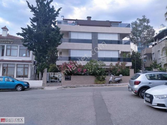 Şirinyalı'da Plaja Yürüme Mesafesinde Kısmi Eşyalı 1+1 Bahçe Kat