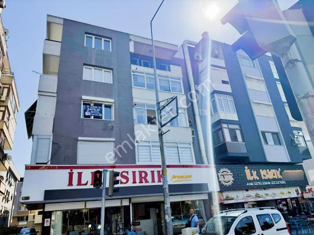 Şirinyer Mehmet Akif Caddesinde Satılık 3+1