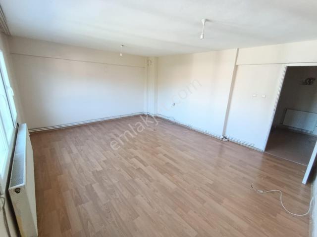 Şirinyer Akıncılar'da 3+1 Ara Kat Doğalgazlı Kiralık Daire