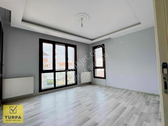 Şirinyer İzban'a Yürüme Mesafesinde Kapalı Mutfak Kiralık Daire