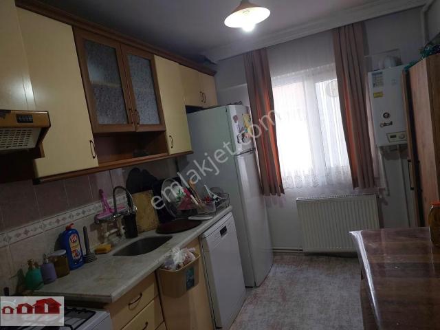 Şirinyerde Koşu İzban Durağı Yakını Doğalgaz Kombili 3+1