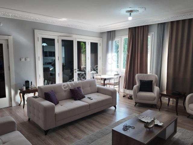 Şirinyer'in Yeşil Kordonunda Hipodrom Manzaralı 150 M2 Basrafsız Daire