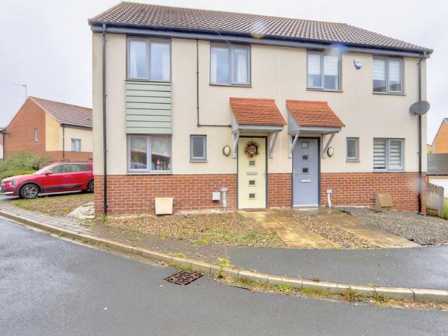 Iris Grove, Darlington, DL1 3 bed semi detached house to rent £900 pcm £208 pw