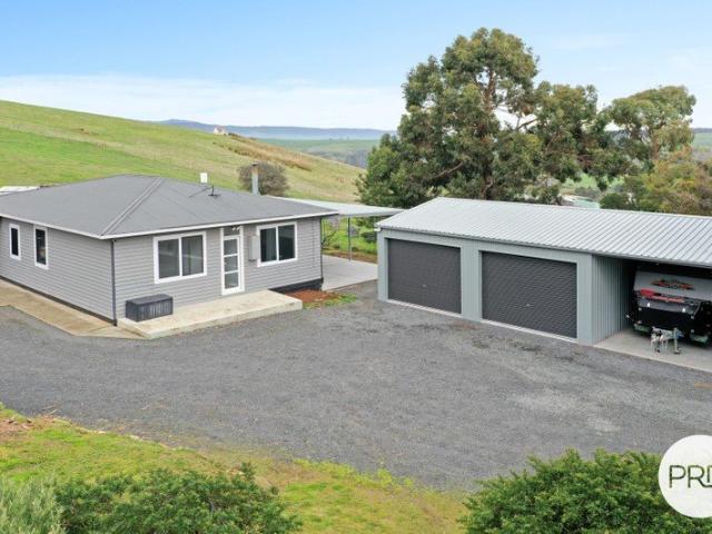 Iris Retreat A Rural Lifestyle Escape in the Derwent Valley!