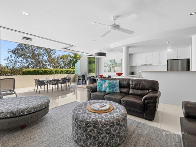 Irrefutable Splendour  Doorstep of Hastings Street & Noosa Main Beach
