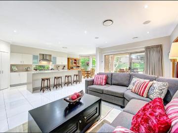 Irresistibly Appealing, Extraordinarily Spacious Contemporary Home