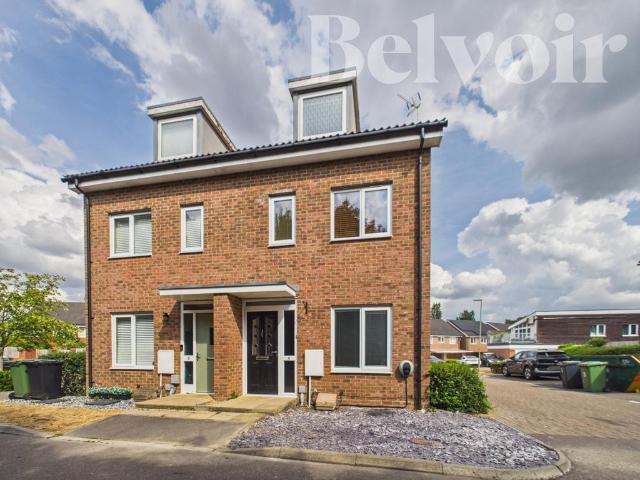 Irvine Crescent, Popley, Basingstoke. 3 bed semi detached house to rent £1,650 pcm £381 pw