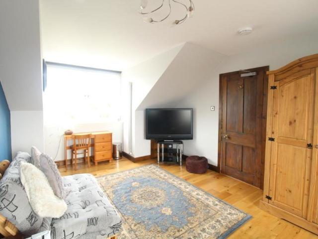 Irvine Place, Upper Flat, AB10