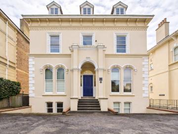 Cheltenham, Gloucestershire county, Southdowns