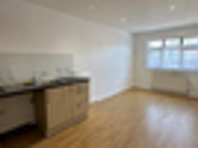 Irvon Hill Road, Wickford SS12, 2 bed flat to rent, £1,100 pcm | PrimeLocation