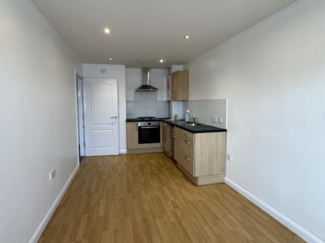 Irvon Hill Road, Wickford SS12, 2 bed flat to rent, £1,100 pcm | PrimeLocation