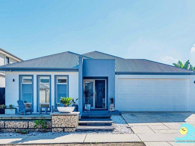 IT COULD BE LOVE AT FIRST SIGHT! OUTSTANDING COASTAL STYLE 237M2 HOME 480M2 BLOCK IN SOUGHT AFTER LINDSAY BEACH ESTATE!