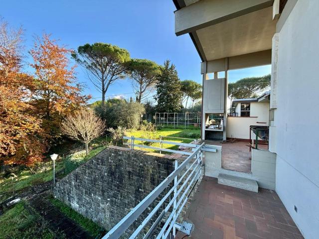 Itmm2760 Firenze Sud, sulle prime colline fuori Firenze, p. 110m² Firenze