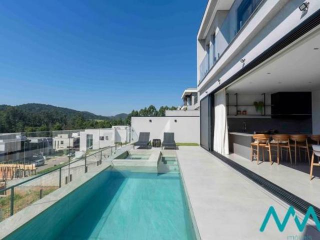 Itahyê — Casa Contemporânea com 4 Suítes, Vista Mata e Borda Infinita
