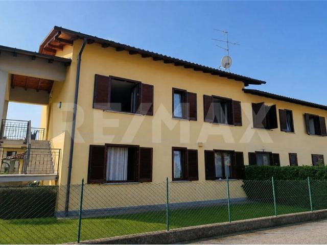 ITALIA Appartamento con grande terrazza e garage vicino al confine svizzero