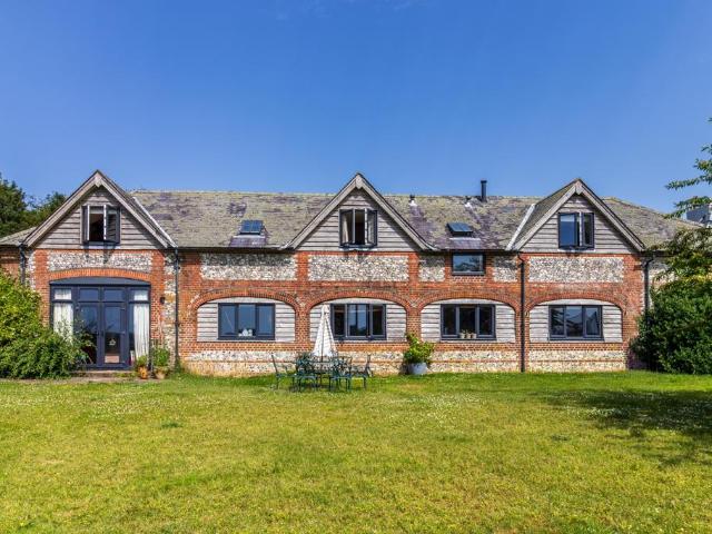Itchen Down, Itchen Abbas. 3 bed barn conversion to rent £4,000 pcm £923 pw