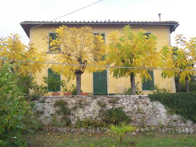 ITCP2996 Questa interessante proprietà si trova in una del. 1078m² Bucine