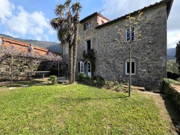 Itdm2436 In zona collinare, in posizione riservata ma non. 523m² Lucca