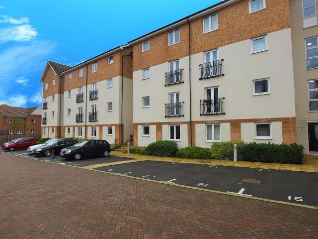 Itea Court, Uxbridge UB8, 2 bed flat to rent, £1,700 pcm | PrimeLocation