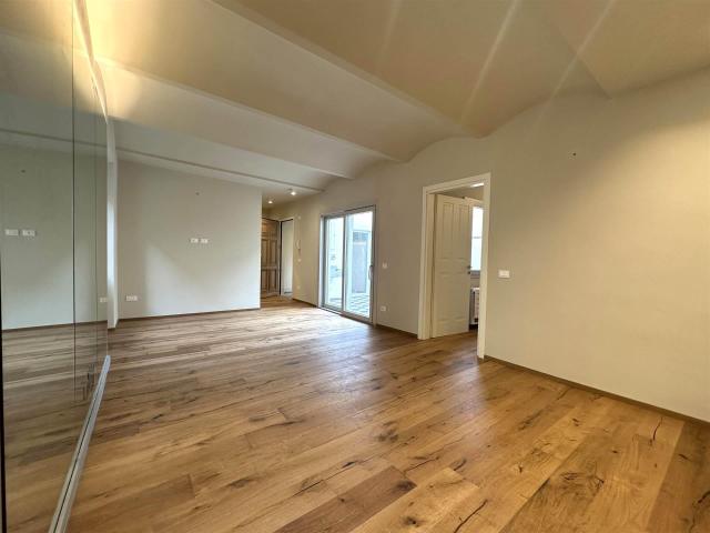 Itgb2771 Piazza Indipendenza pressi, in posizione Interna. 106m² Firenze