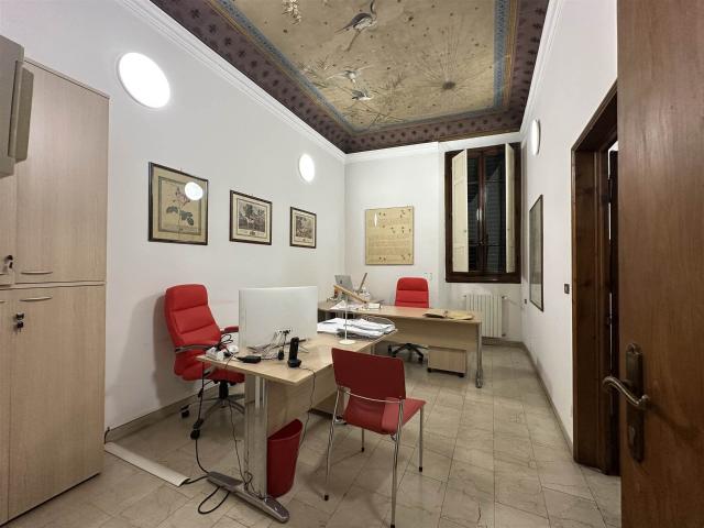 ITGB3038 Nei pressi di PIAZZA DELLA LIBERTÀ, al primo pian. 160m² Firenze