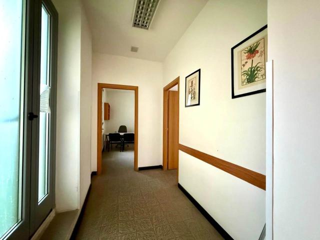 ITGC2815 In zona DUE STRADE, area di altissimo passaggio e. 152m² Firenze
