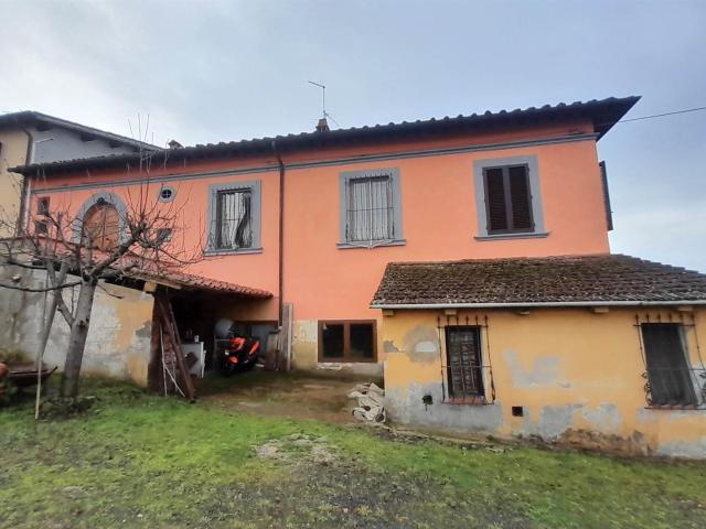 Itgp1268 Situata fra le verdi colline del Valdarno e suddi. 440m² Reggello