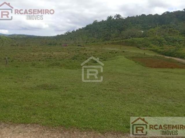 ítio localizado em Sete Barras com área total de 03 alqueires