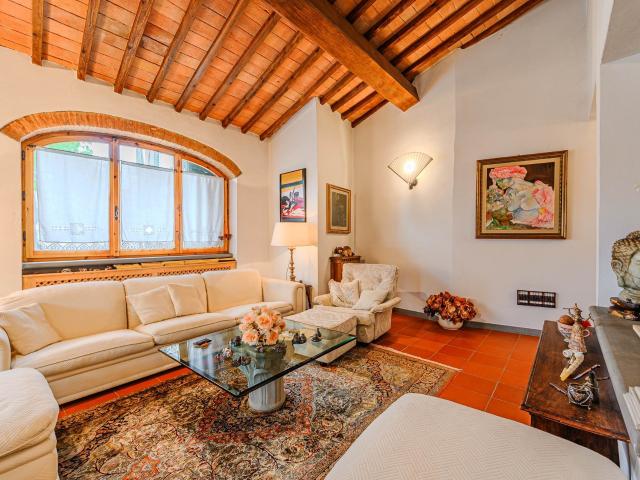 ITPV3030 – ESCLUSIVA. All'interno di un prestigioso COMPLESS. 300m² Calenzano