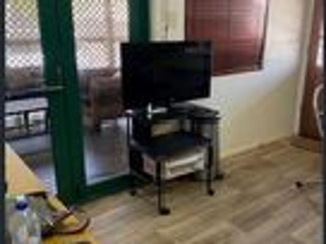 Its Huge! Resort Living Relaxed Lifestyle!