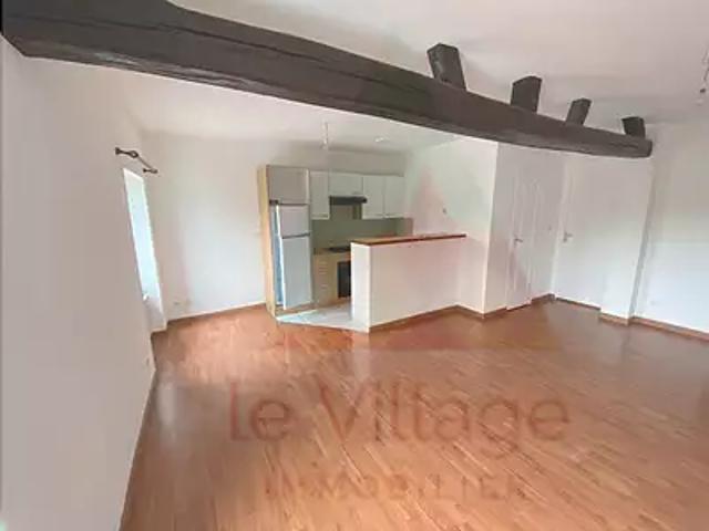 Ivoy le Pré 18380 Location appartement 2 pièces t2 au dernier étage cave