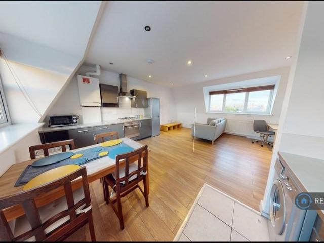 Ivory Court, Hackney, London, E9 2 bed flat to rent £2,000 pcm £462 pw