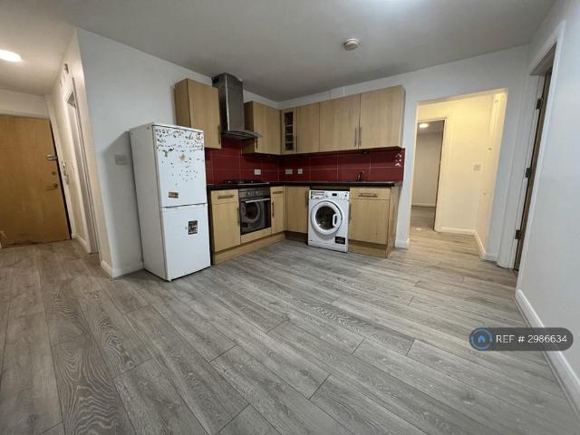 Ivory Court, London, E9 2 bed flat to rent £1,950 pcm £450 pw