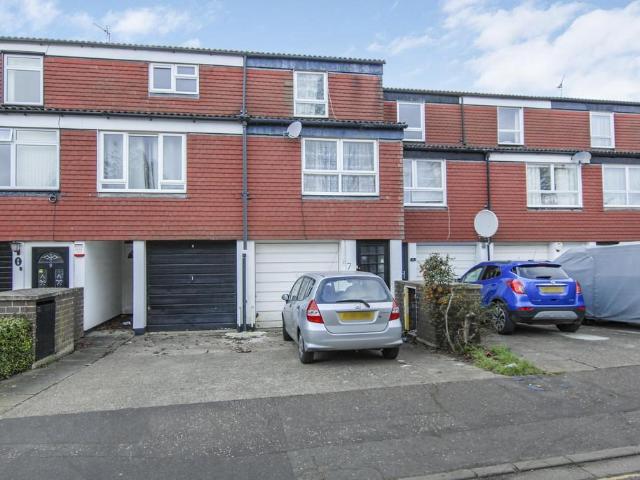 Ivanhoe Close, Uxbridge UB8 3 bed townhouse to rent £2,200 pcm £508 pw