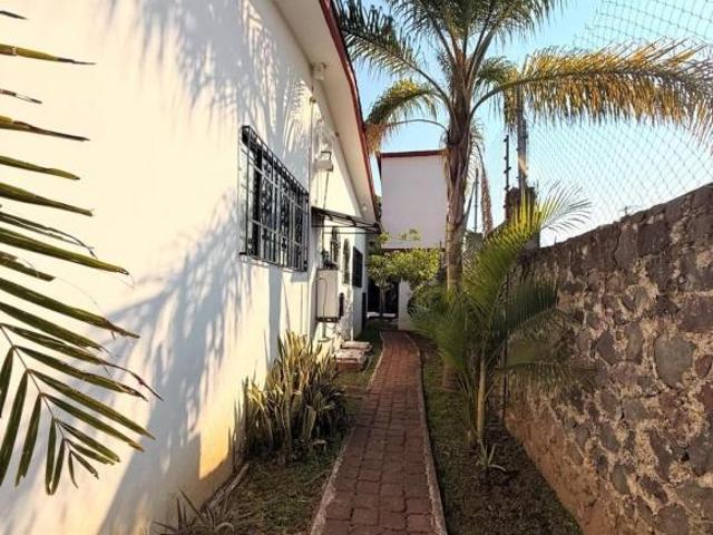 ive el confort y la exclusividad en esta espectacular casa con alberca en Brisas de Cuautla