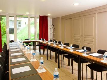 Ivry sur Seine Well lit studio with interior garden, close to Paris Bercy
