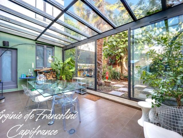 Ivry sur Seine A vendre maison 7 pièces 4 chambres véranda, jardin, garage, cave 3 mn à pied métro Ligne 7 au Calme