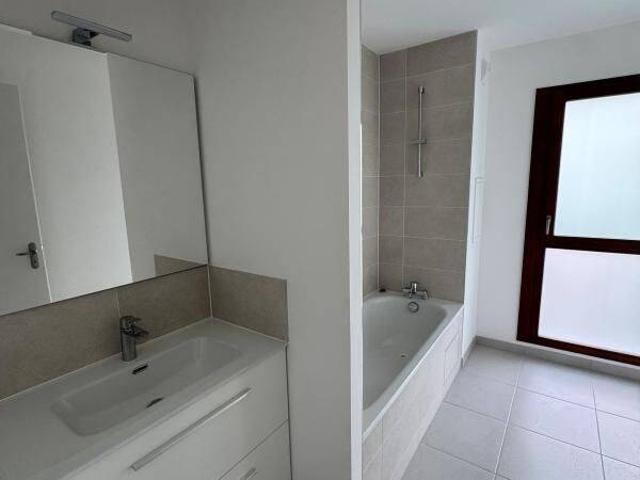 IVRY SUR SEINE logement 2 pièces avec balcon