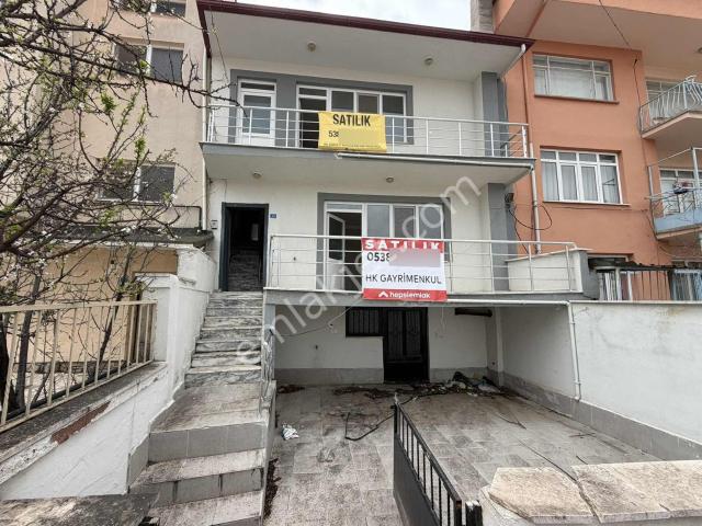 Çivril Çarşı Merkezde Şok Fiyata 2 Katlı Müstakil Ev. !