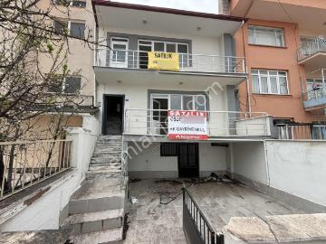 Çivril Çarşı Merkezde Şok Fiyata 2 Katlı Müstakil Ev. !