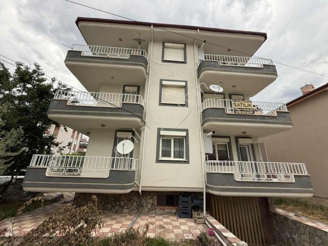 Çivril Çarşı Merkezde Satılık 3 Katlı Bina. !