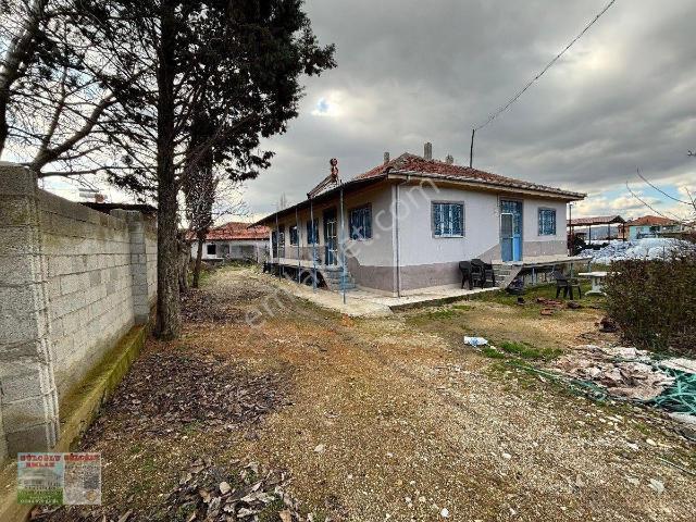 Çivril Kıralan Mah. 1575 Arsa İçinde 2 Daire Ev Açık Kapalı Besane