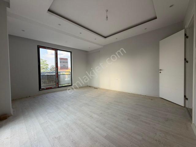 Çivril Stadyum Mahallesinde Sıfır 3+1 Geniş Balkonlu Daire