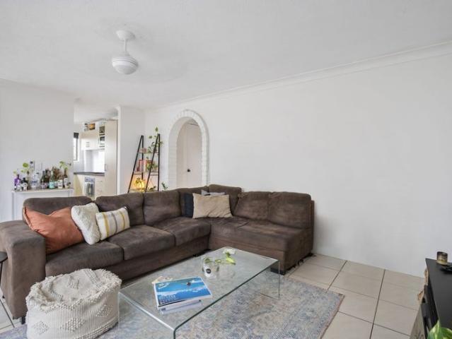 IVY COURT BROADBEACH