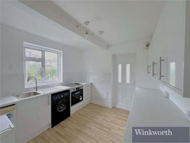 Ivy Close, Harrow, HA2 2 bed apartment to rent £1,750 pcm £404 pw