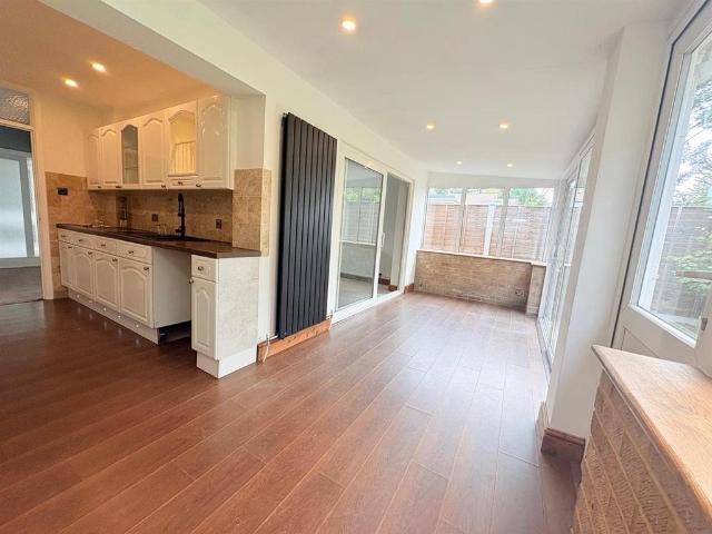Ivy Close, St. Leonards, Ringwood 3 bed house to rent £2,200 pcm £508 pw