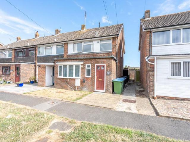 Ivy Crescent, Bognor Regis 3 bed house to rent £1,395 pcm £322 pw