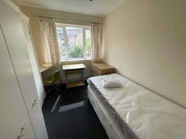Ivy Avenue, Bath, Somerset, BA2 1 bed in a house share to rent £670 pcm £155 pw