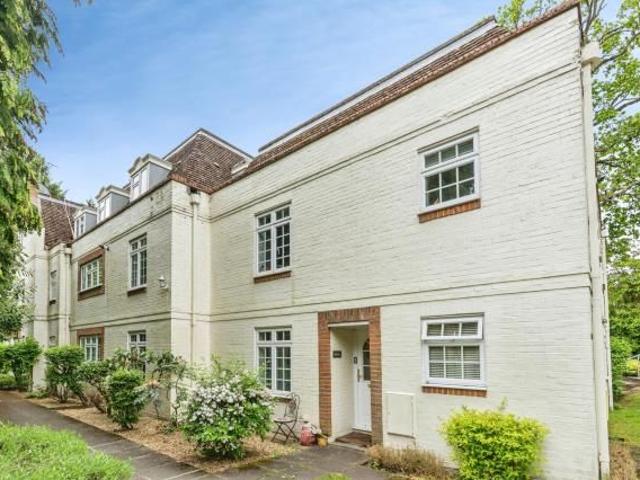 Ivy Drive, Lightwater GU18, 1 bed flat to rent, £1,250 pcm | PrimeLocation