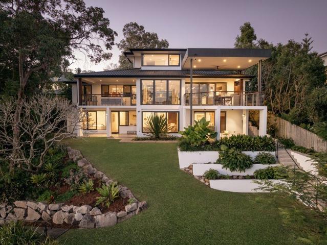 Ivy House: A Tim Stewart Residence on the River